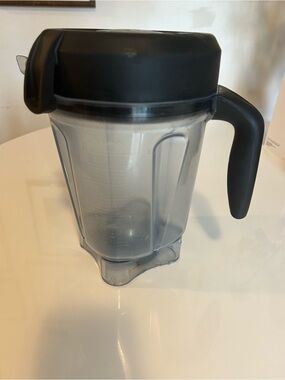 Vitamix 64 oz Clear Blender Container with Black Base Collar